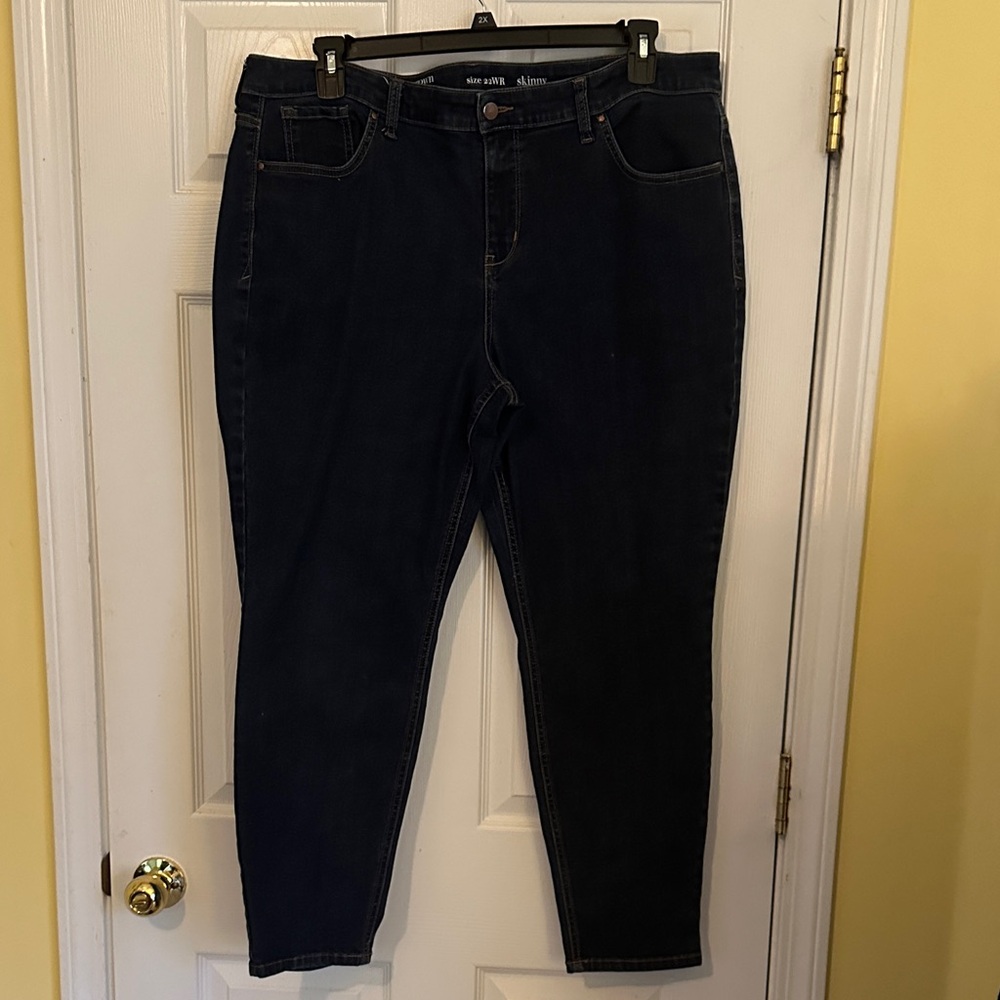Crown & Ivy Women's Navy Skinny Jeans